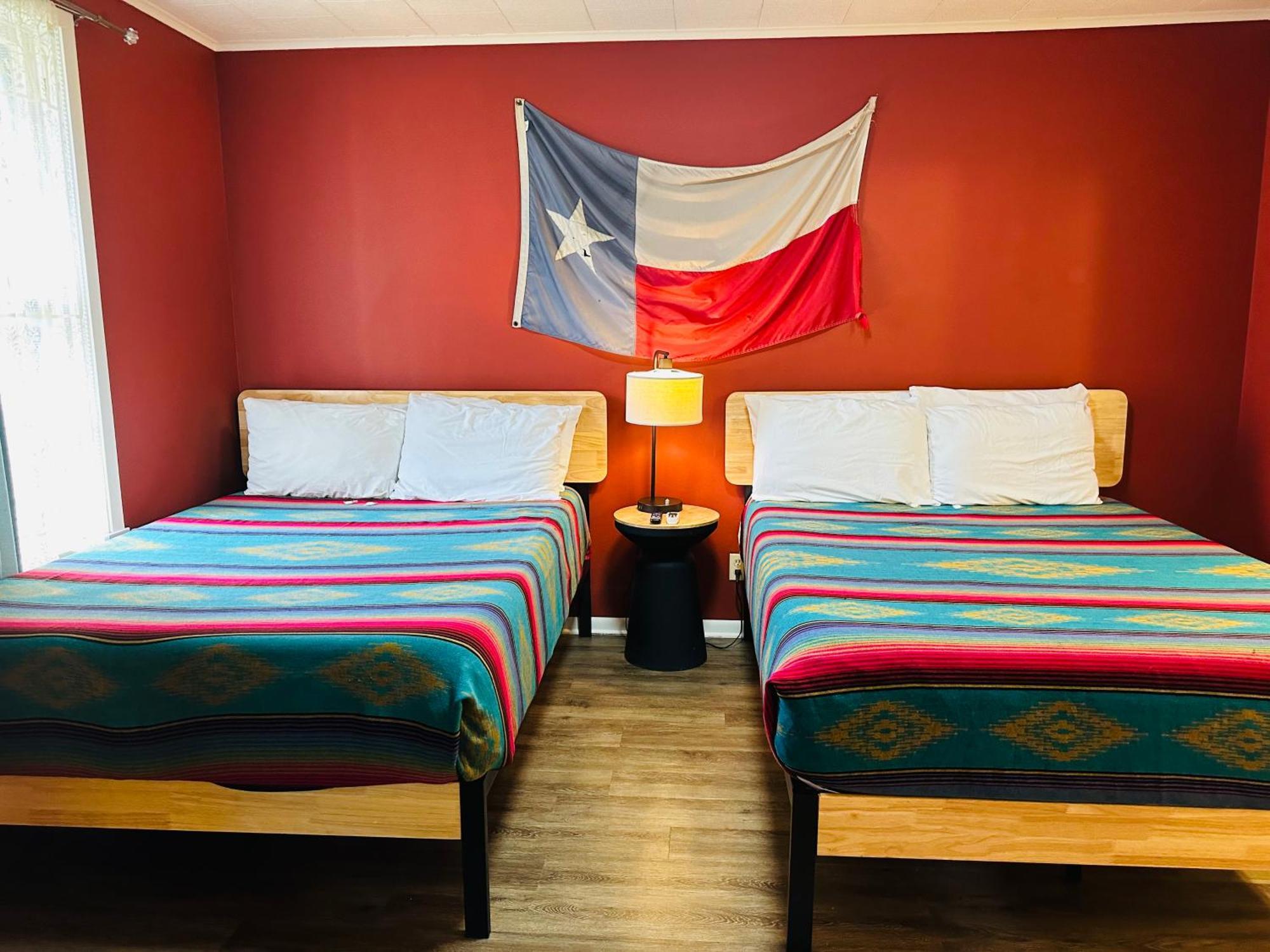 Hotel Kitsmiller On Main Fredericksburg Luaran gambar